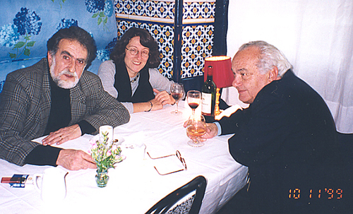 Ricardo Ugarte con su mujer Julia Otxoa y escritor Ángel Ortiz Alfau-1999    